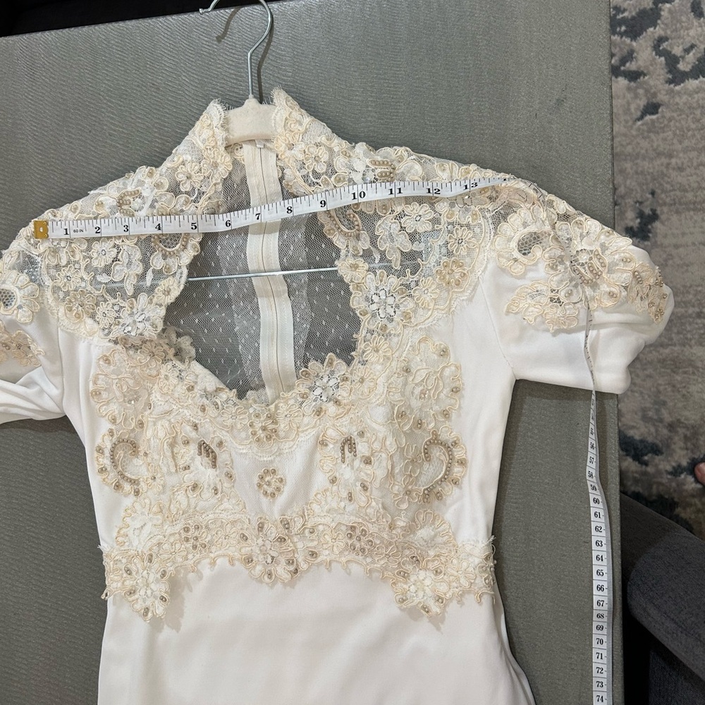 Vintage Ivory Lace Bridal Gown with train no size tag XS? Has union tag 70’s - Picture 13 of 16